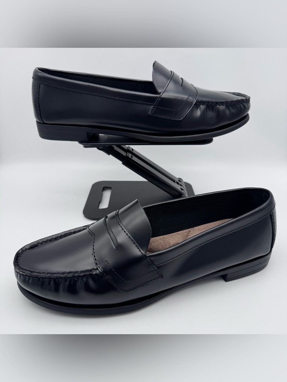 Eastland Classic II Women's Size 9 W Black Leather Penny Loafers Slip On Moc Toe